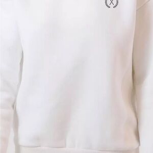Brand new Women’s White Crewneck Sweater